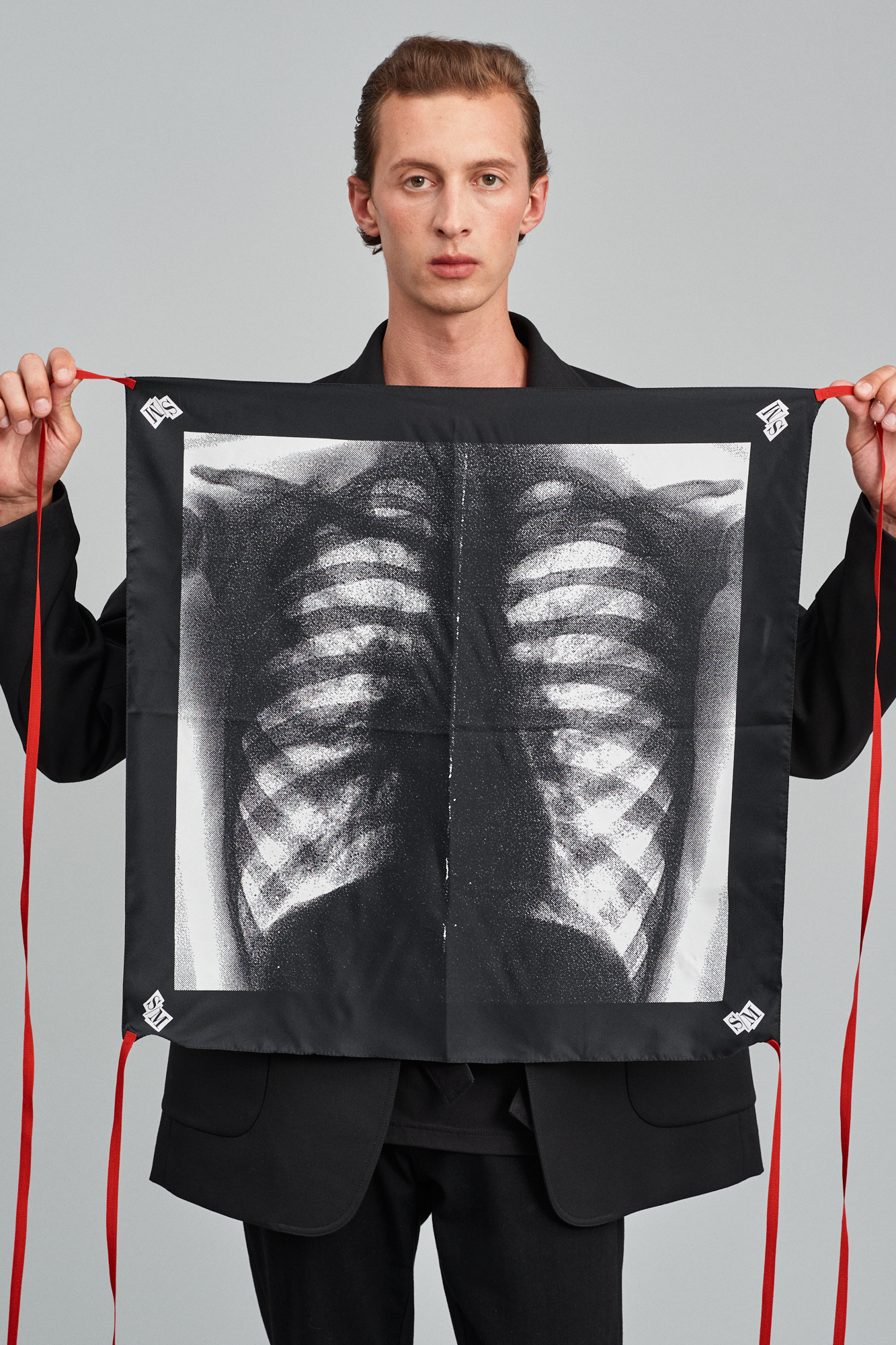 [X-RAY] Printed silk carré with trompe-l'oeil motif