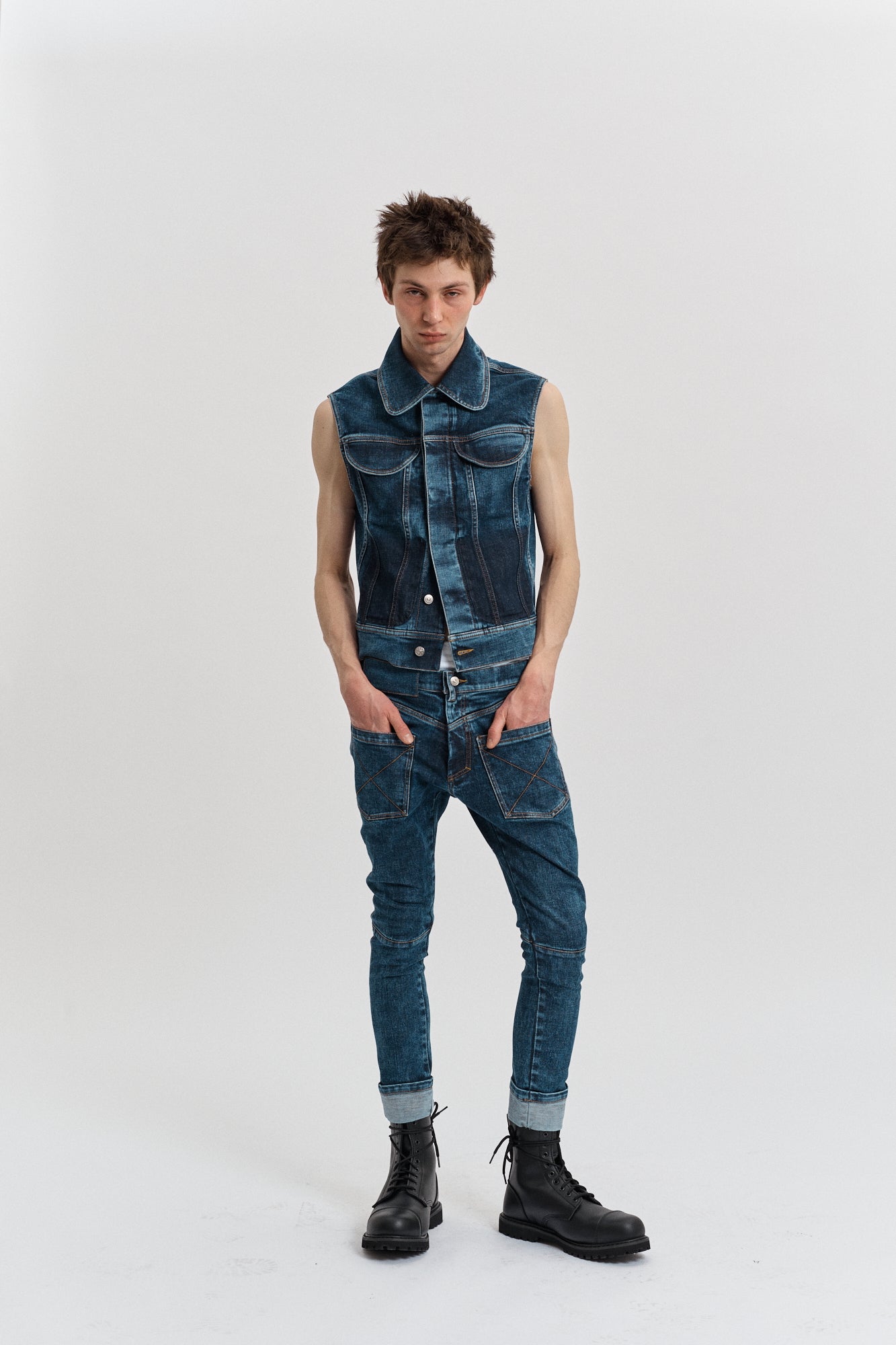 [ART FACTS] Sleeveless denim jacket with printed artwork